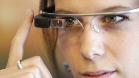 Айви Рос поема подразделението Google Glass