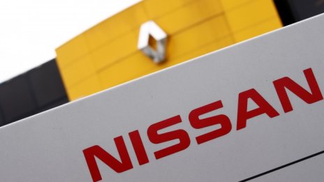 Франция настоява Nissan и Renault да се обединят в една холдингова компания