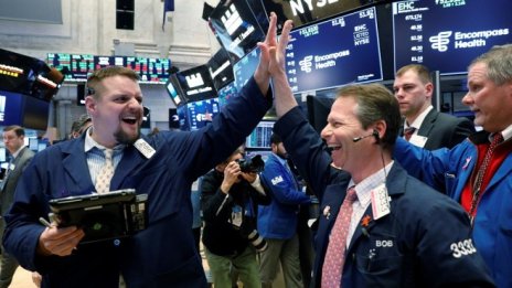 Dow Jones отвори с ръст от над 200 пункта*