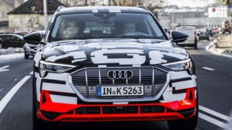 Audi приема поръчки за непоказван електрически кросоувър