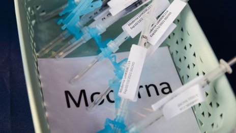 Япония спря 1,6 млн. ваксини на Moderna