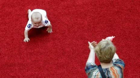 Графика на деня: Българките раждат най-млади в ЕС