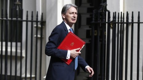 Великобритания повиши прогнозите за икономиката си преди Brexit