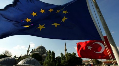 "Дивангейт" разтърсва Брюксел