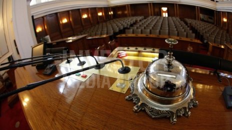 Парламентът прие промени в три закона за намаляване на административната тежест