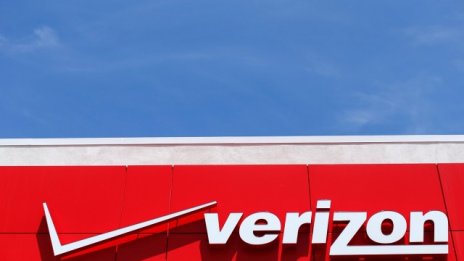 Защо Verizon купува Yahoo