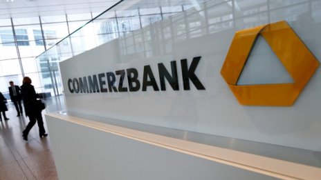 Печалбата на Commerzbank се топи