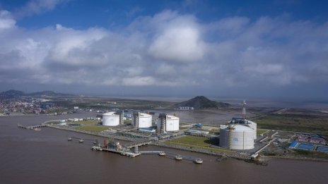 Пекин нареди на китайските доставчици да запълнят газохранилищата