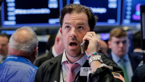 Wall Street започва сесията със спад под натиска на търговския спор с Турция*