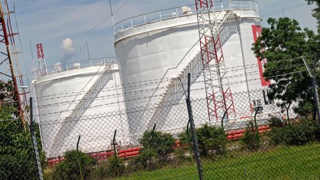 Държавата си връща контрола върху бизнеса на "Лукойл" в България