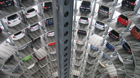 Митата поставят европейската автоиндустрия под двоен натиск - от САЩ и от Китай