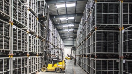 Заводската активност в Япония спадна с най-бавен темп за последните 6 месеца