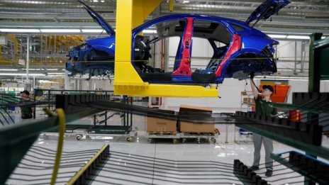 Завод на Jaguar Land Rover на Острова минава към тридневна работна седмица