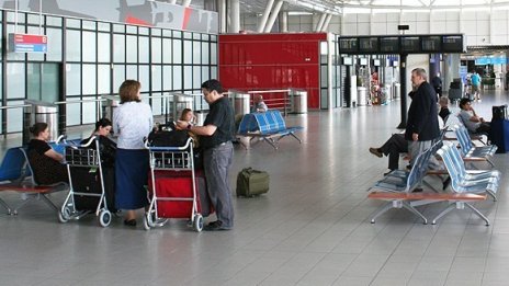 Ръководство и служители спорят за печалбата и управлението на Летище "София"