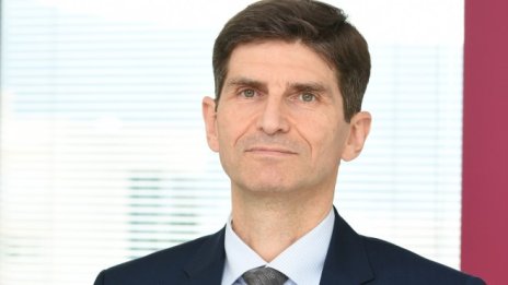 Оливър Рьогл: Ще растем органично, но бихме обмислили закупуването на портфейл