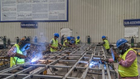 Войната в Украйна вече забавя ръста на бизнес активността в еврозоната