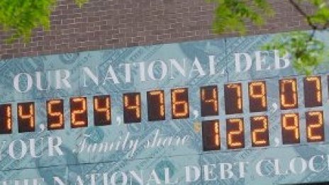 Американският дълг стигна до Луната 