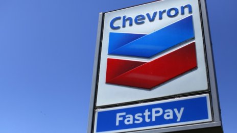 Тримесечната печална на Chevron се срина с 43%