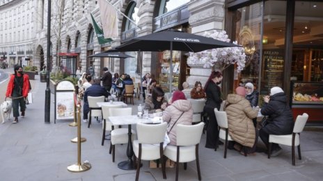 Обявите за нови работни места на Острова - за първи път на нивата отпреди Covid