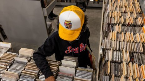 Продажбите на дребно в САЩ се ускориха през март с най-бързия темп от 10 месеца