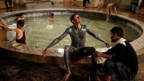 Ирак откри спа оазис сред развалините на войната 