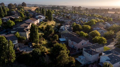 Делът на жилищните заеми "под водата" в САЩ достигна петгодишно дъно