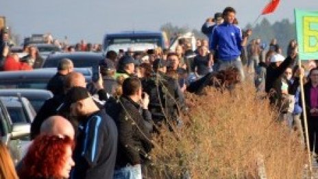 Протести в цялата страна срещу високите цени на горивата