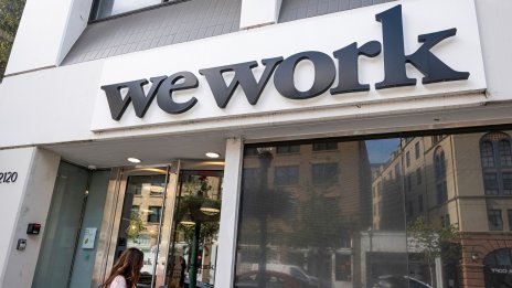 Цената на акциите на WeWork се доближи до нулата след предупреждение за фалит