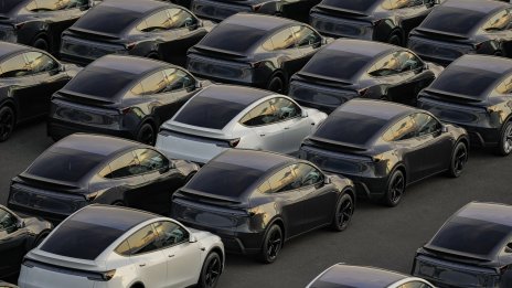 Tesla разпуска екипа, разработил суперкомпютъра Dojo, ще разчита на външни партньори