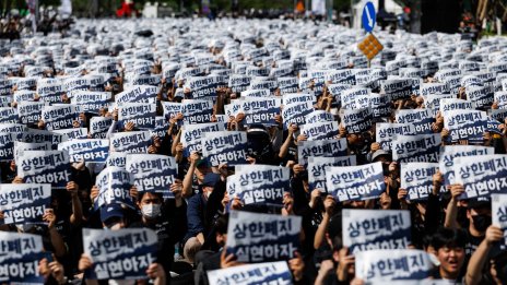 Samsung Electronics води последен опит с профсъюза да спре най-голямата стачка в историята си