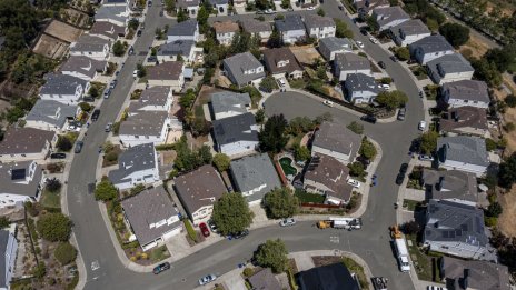 Продажбите на вторичния жилищен пазар в САЩ спадат за шести пореден месец през юли