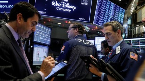 Dow и S&P 500 приключиха сесиите с лек ръст