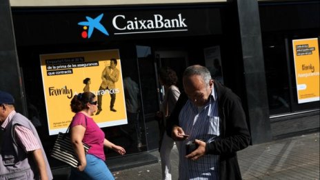 И испанската банка CaixaBank мести централата си от Каталуния