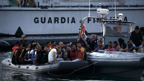 Мигрантите от Африка се превръщат в растящ проблем за Италия