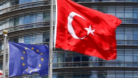 Турция затвори въздушното си пространство за холандски дипломати