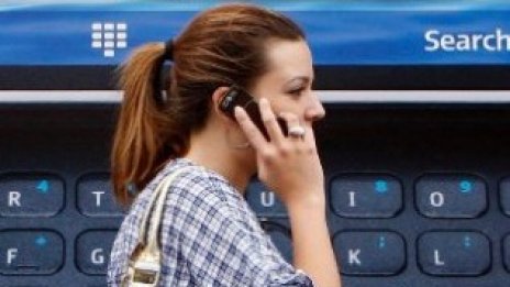 ЕК планира намаляване на таксите за роуминг с 40%