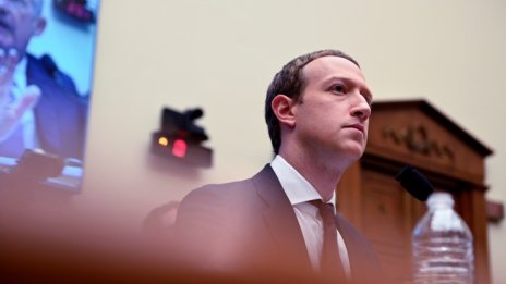 Зукърбърг се опитва да убеди скептичния Конгрес в Либра