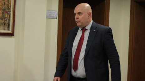 Протести „за“ и "против" Иван Гешев за главен прокурор блокираха София