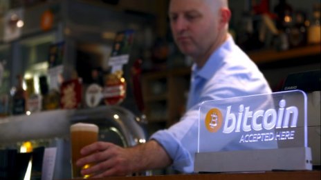 Цената на Биткойн падна под 7000 долара