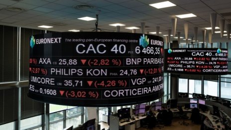 Завишените инфлационни прогнози на ЕЦБ оцветиха европейските борси в червено