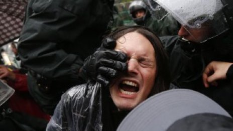 Антикапиталисти блокираха достъпа до сградата на ЕЦБ