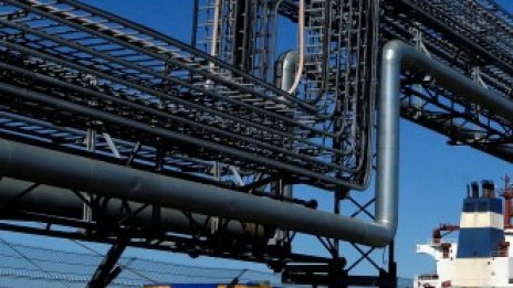 Данни за ръст в запасите на САЩ смъкнаха цените на петрола*