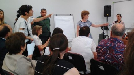 От гърнето до полистирола – дебатът за киселото мляко мина като футболен мач