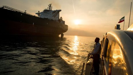 Заради санкциите Русия превозва все повече петрол със собствени танкери