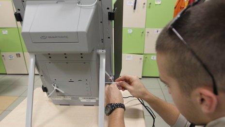 ЦИК: Няма как да има машинно гласуване само в София*