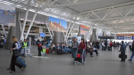С 36% повече пътници са преминали през летище София през май
