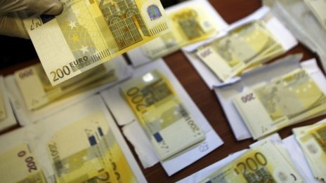 Текущата сметка на платежния баланс излезе на минус през април