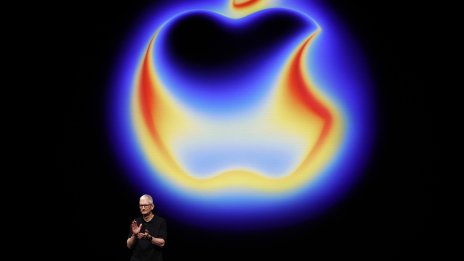 В Apple се задава краят на ерата на Тим Кук