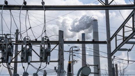 Производството на електроенергия се свива с 21% през август