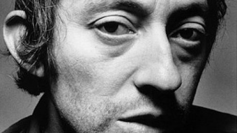 Дрезгавият глас на Серж Генсбур продава парфюми във Франция 